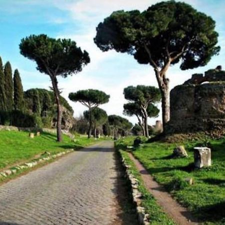 Basilica San Giovanni Appia Antica A Casa Di Amici Roma Exterior foto