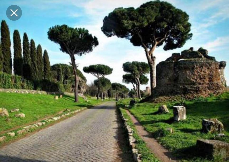 Basilica San Giovanni Appia Antica A Casa Di Amici Roma Exterior foto